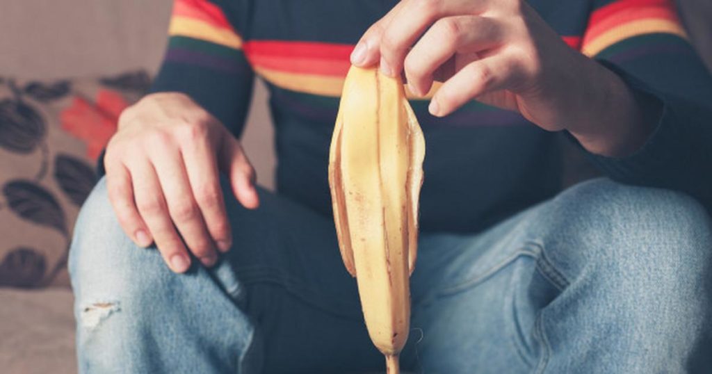 Stop using banana peels for masturbation – Doctors warn as guys claim it’s next “to a blowjob”